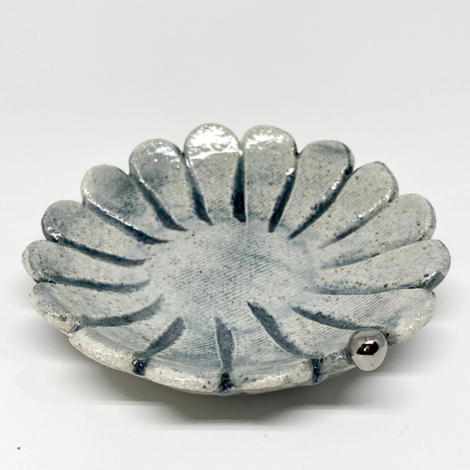 Bridget Bodenham - Flower Dish Silver Pearl Gifts 4 Bridget Bodenham - Flower Dish Silver Pearl Gifts