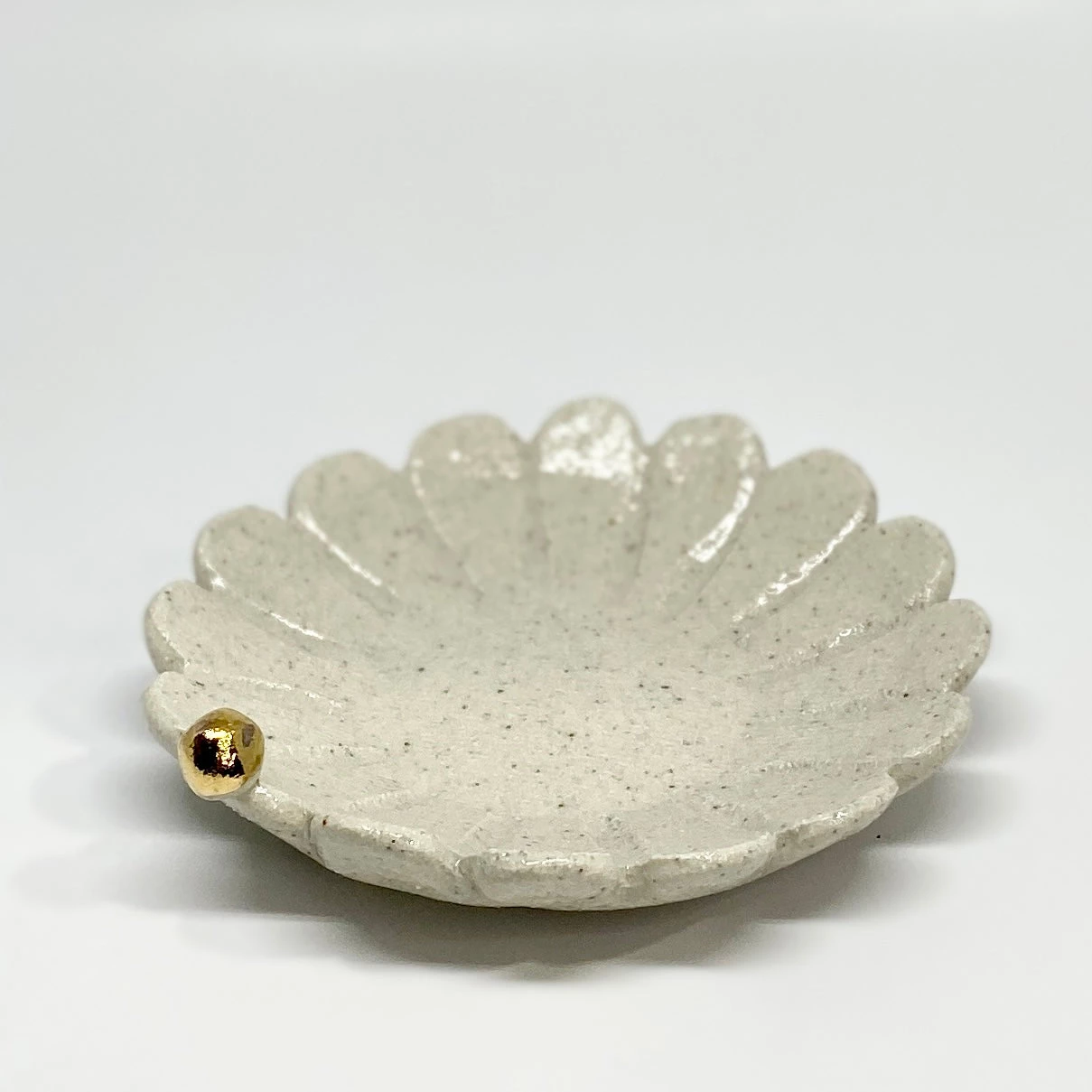 Gifts Bridget Bodenham - Flower Dish Gold Pearl 3 Gifts Bridget Bodenham - Flower Dish Gold Pearl