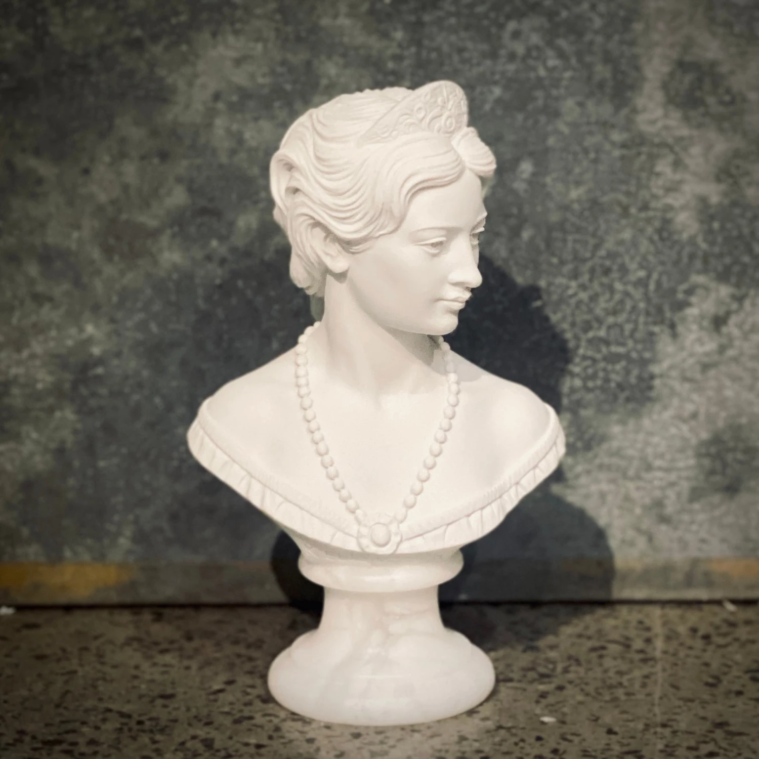 Egregia 15cm ELISABETH ALABASTER BUST Gifts 3 Egregia 15cm ELISABETH ALABASTER BUST Gifts